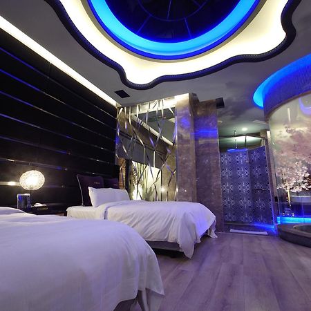 The Yorker Deluxe Motel Таоюань Екстер'єр фото