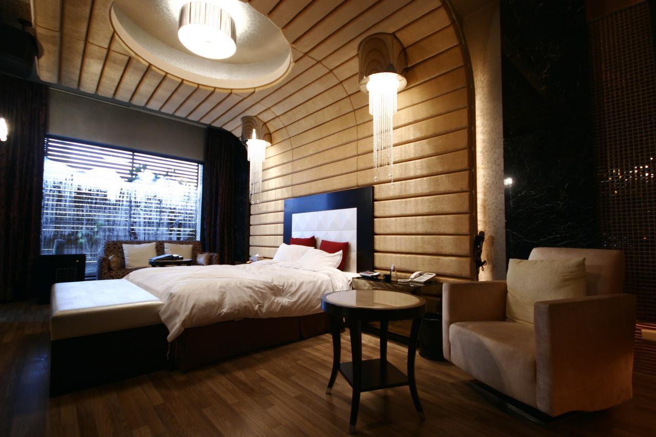 The Yorker Deluxe Motel Таоюань Екстер'єр фото